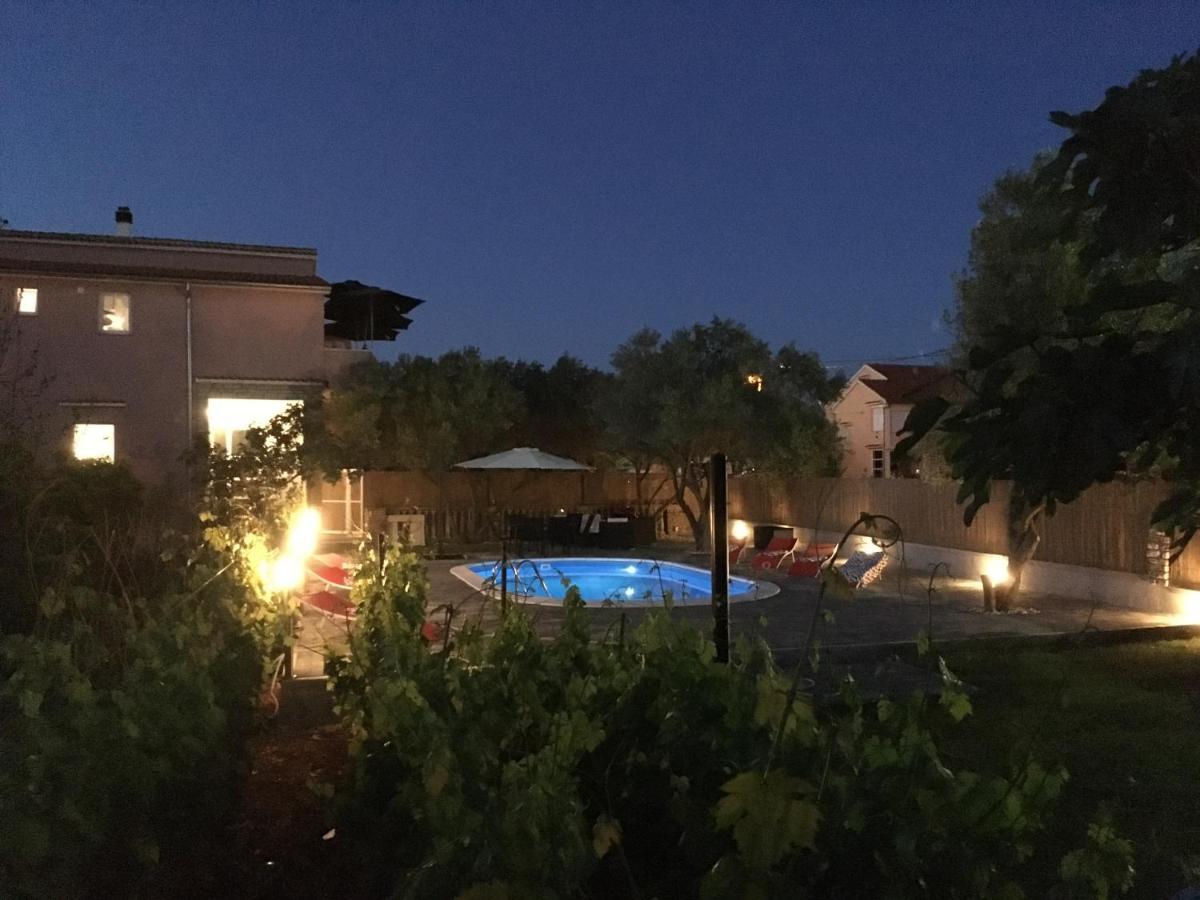 Apartment With Private Pool ซูโกชัน ภายนอก รูปภาพ