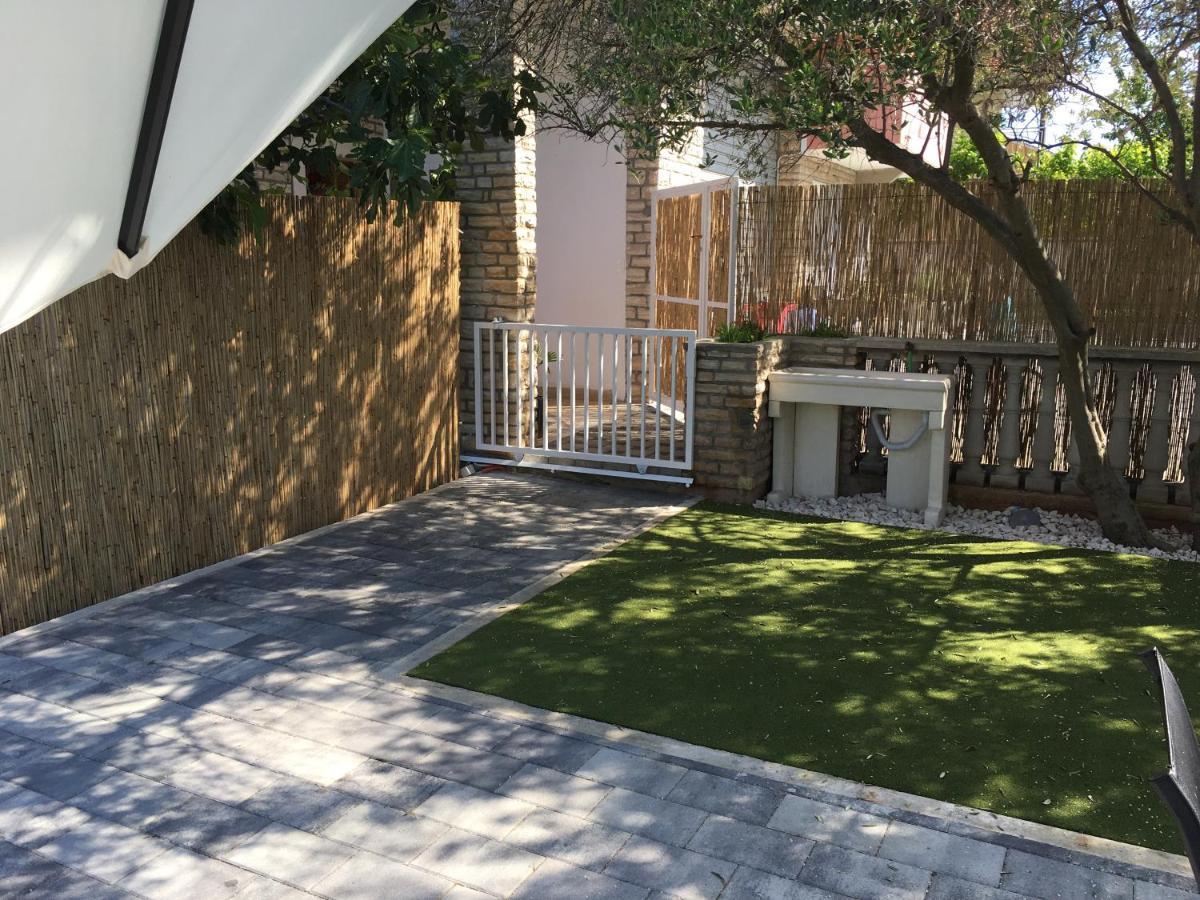 Apartment With Private Pool ซูโกชัน ภายนอก รูปภาพ