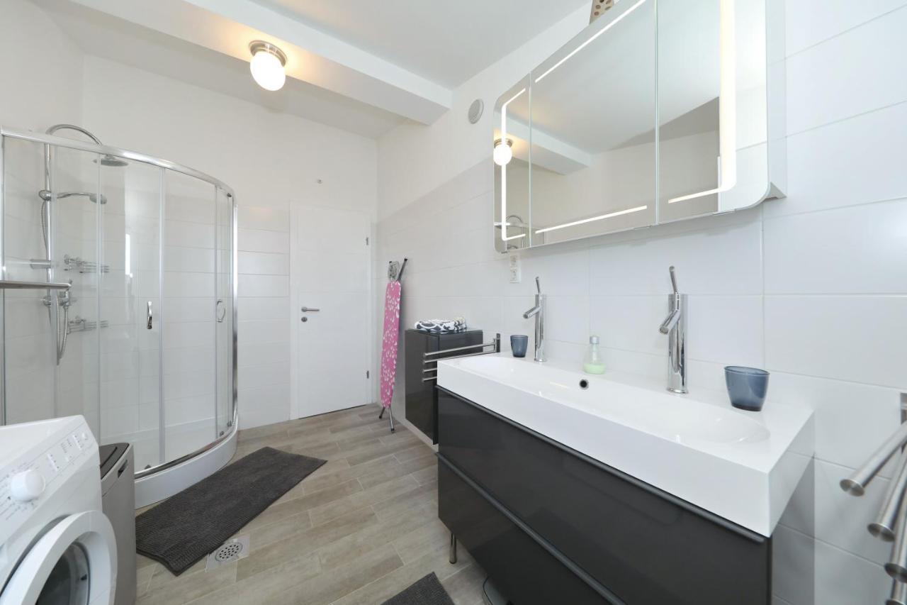 Apartment With Private Pool ซูโกชัน ภายนอก รูปภาพ
