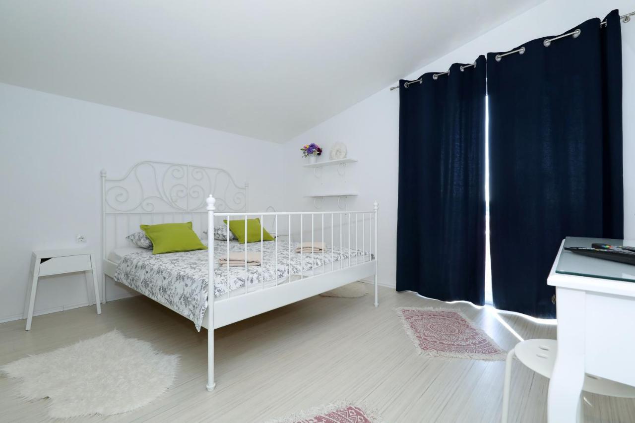 Apartment With Private Pool ซูโกชัน ภายนอก รูปภาพ