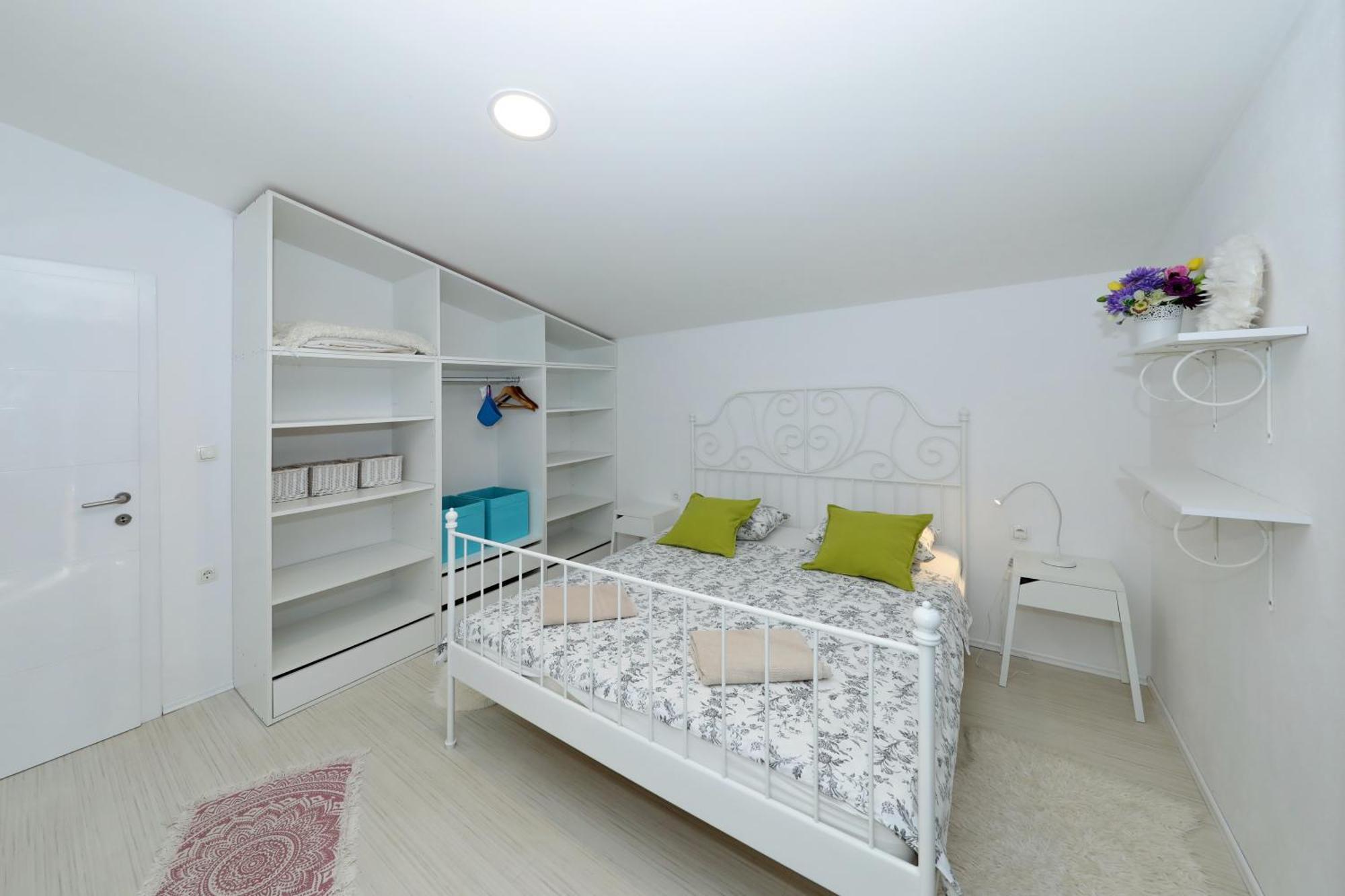 Apartment With Private Pool ซูโกชัน ภายนอก รูปภาพ