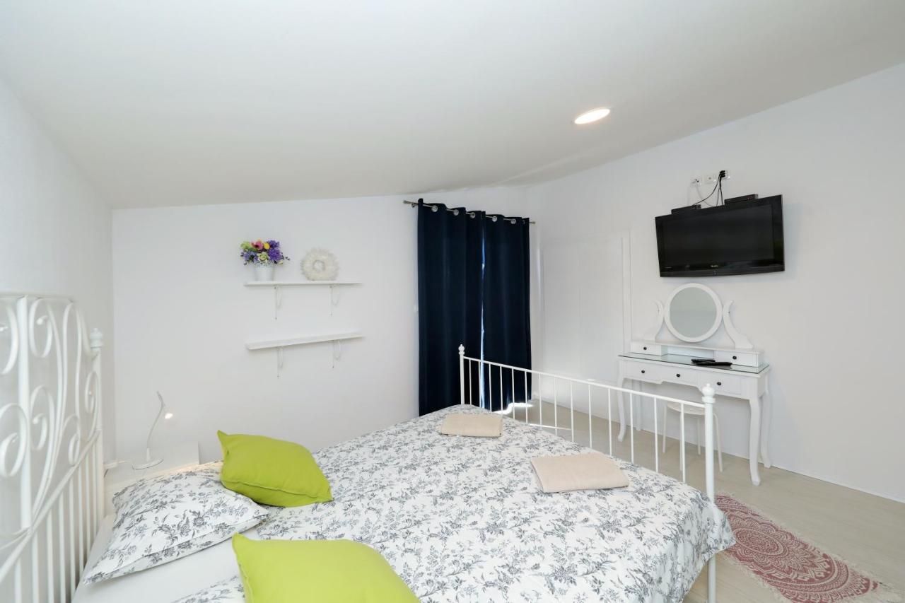 Apartment With Private Pool ซูโกชัน ภายนอก รูปภาพ
