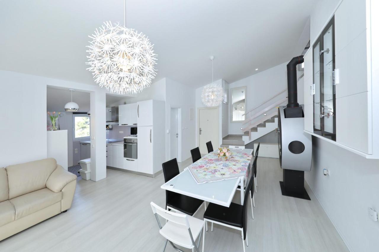 Apartment With Private Pool ซูโกชัน ภายนอก รูปภาพ