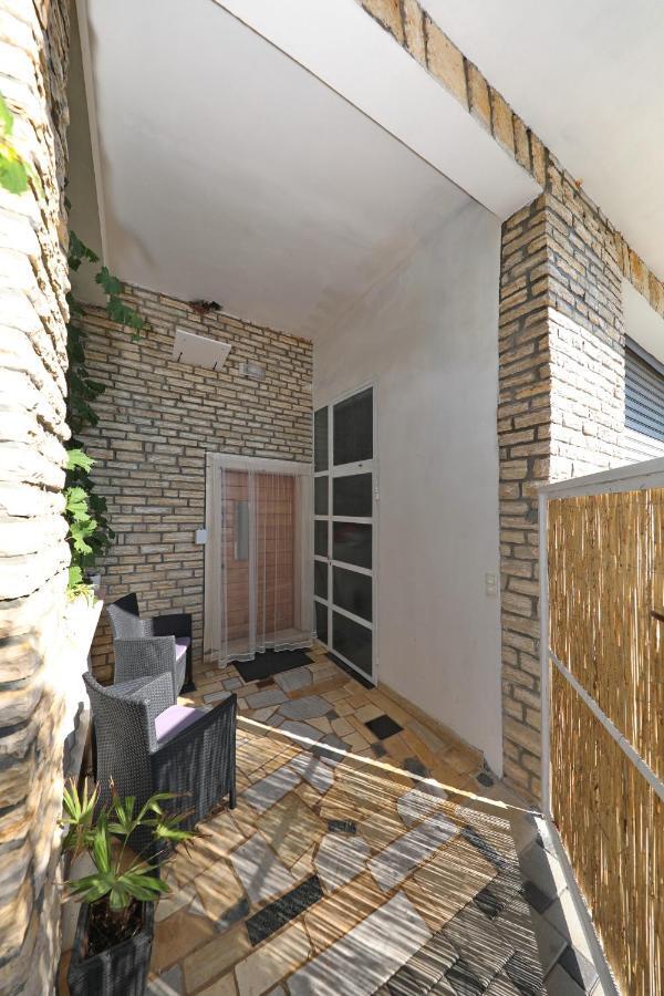 Apartment With Private Pool ซูโกชัน ภายนอก รูปภาพ