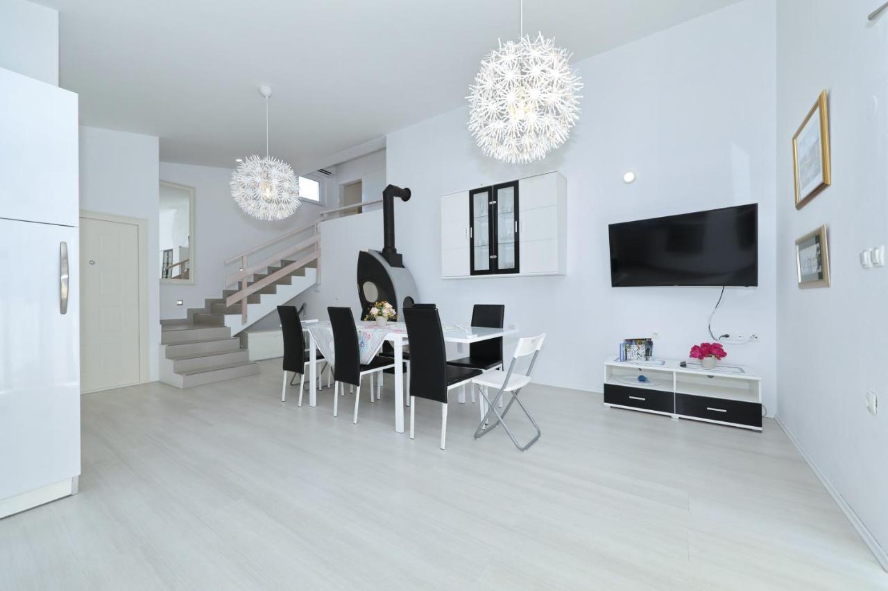 Apartment With Private Pool ซูโกชัน ภายนอก รูปภาพ