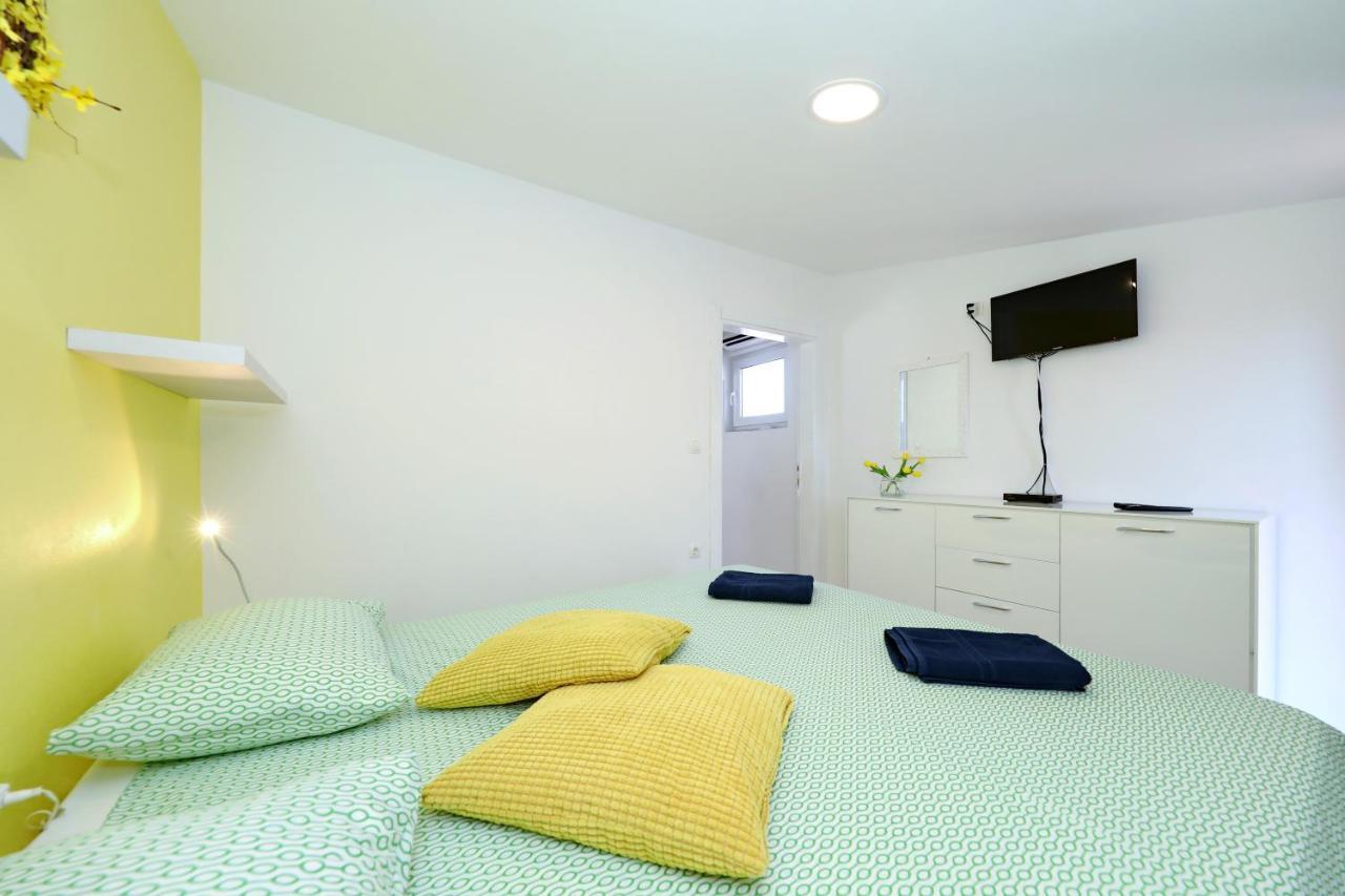 Apartment With Private Pool ซูโกชัน ภายนอก รูปภาพ