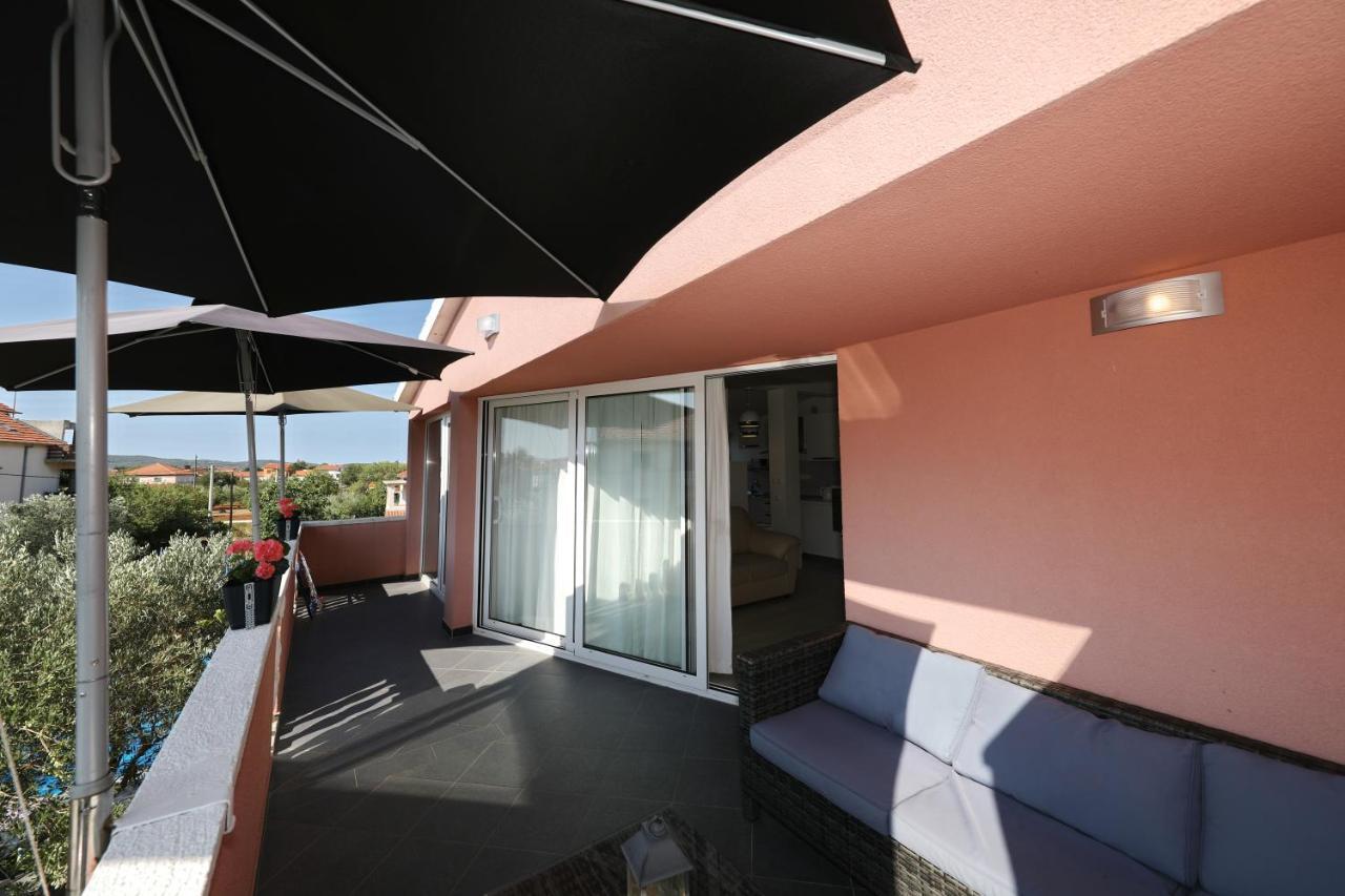Apartment With Private Pool ซูโกชัน ภายนอก รูปภาพ